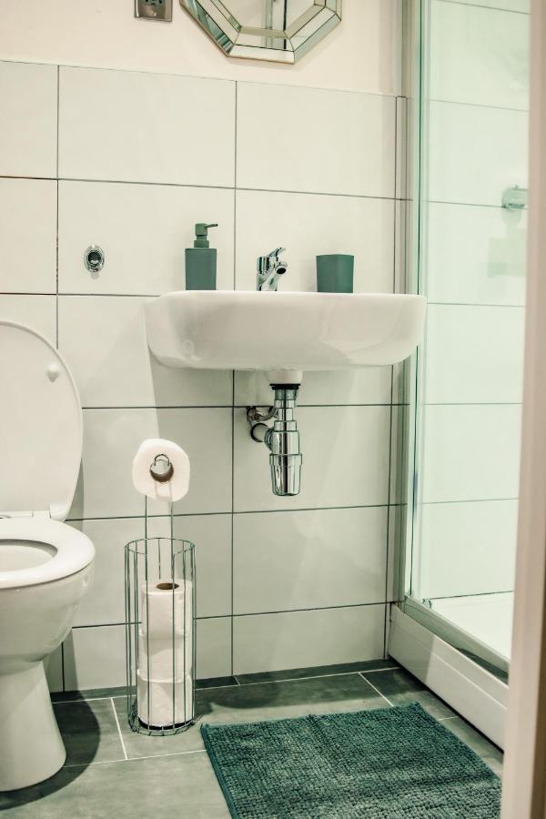 Apartment Bv Cosy Basement At Conditioning House Bradford (West Yorkshire)