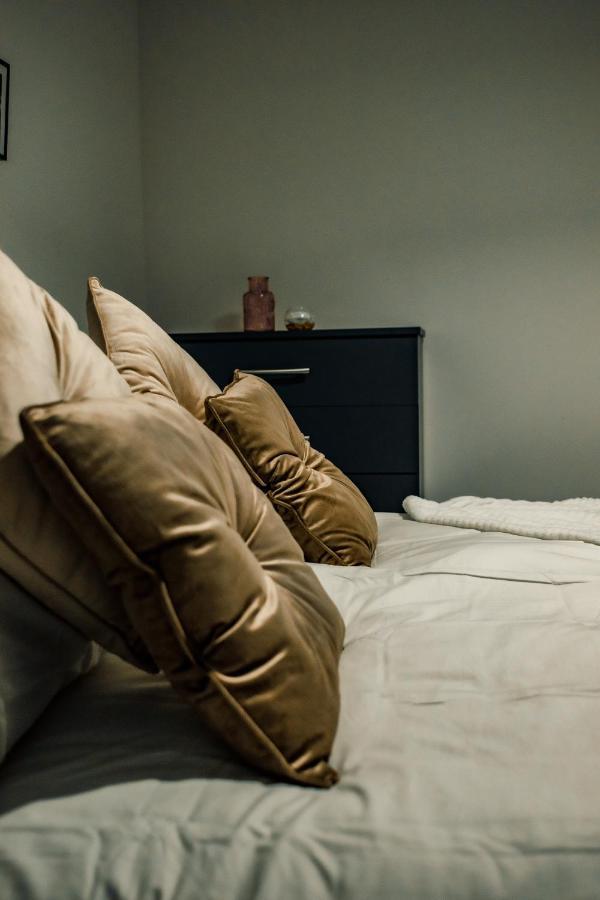 Bv Cosy Basement At Conditioning House Apartment Bradford (West Yorkshire)